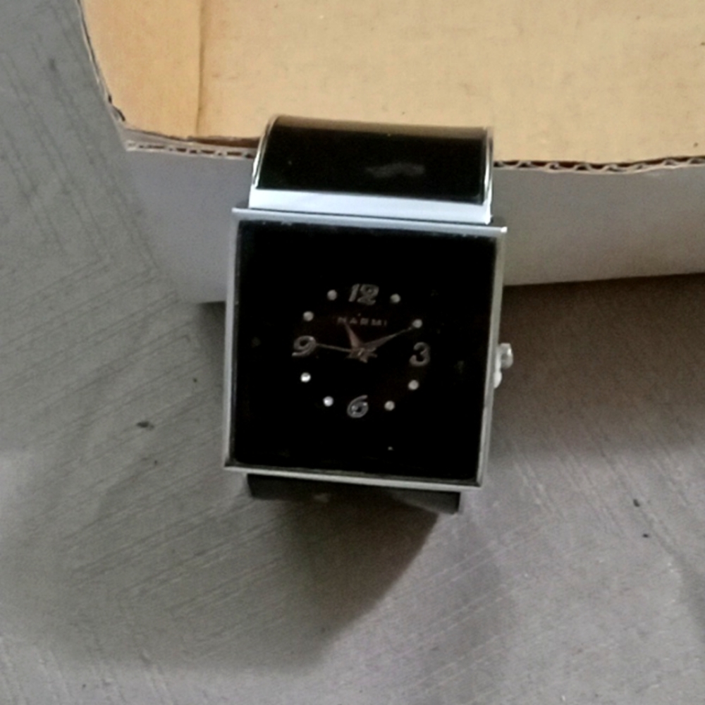 Narmi watch
